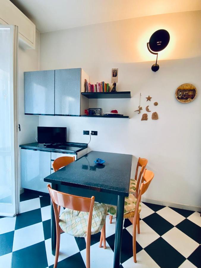 Appartement Hostdomus - Bilocale Sul Borgo à Finale Ligure Extérieur photo